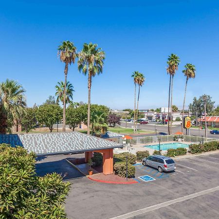 Super 8 By Wyndham Bakersfield/Central מראה חיצוני תמונה