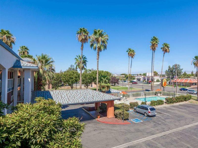 Super 8 By Wyndham Bakersfield/Central מראה חיצוני תמונה