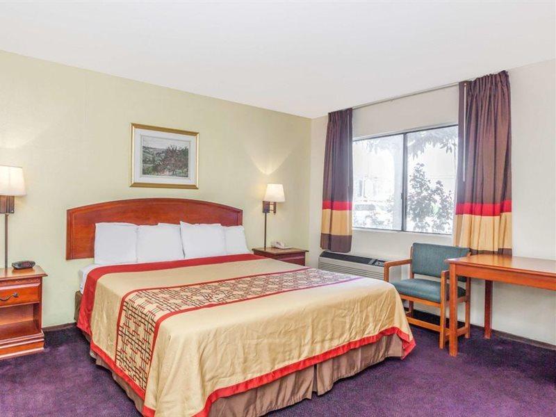 Super 8 By Wyndham Bakersfield/Central מראה חיצוני תמונה