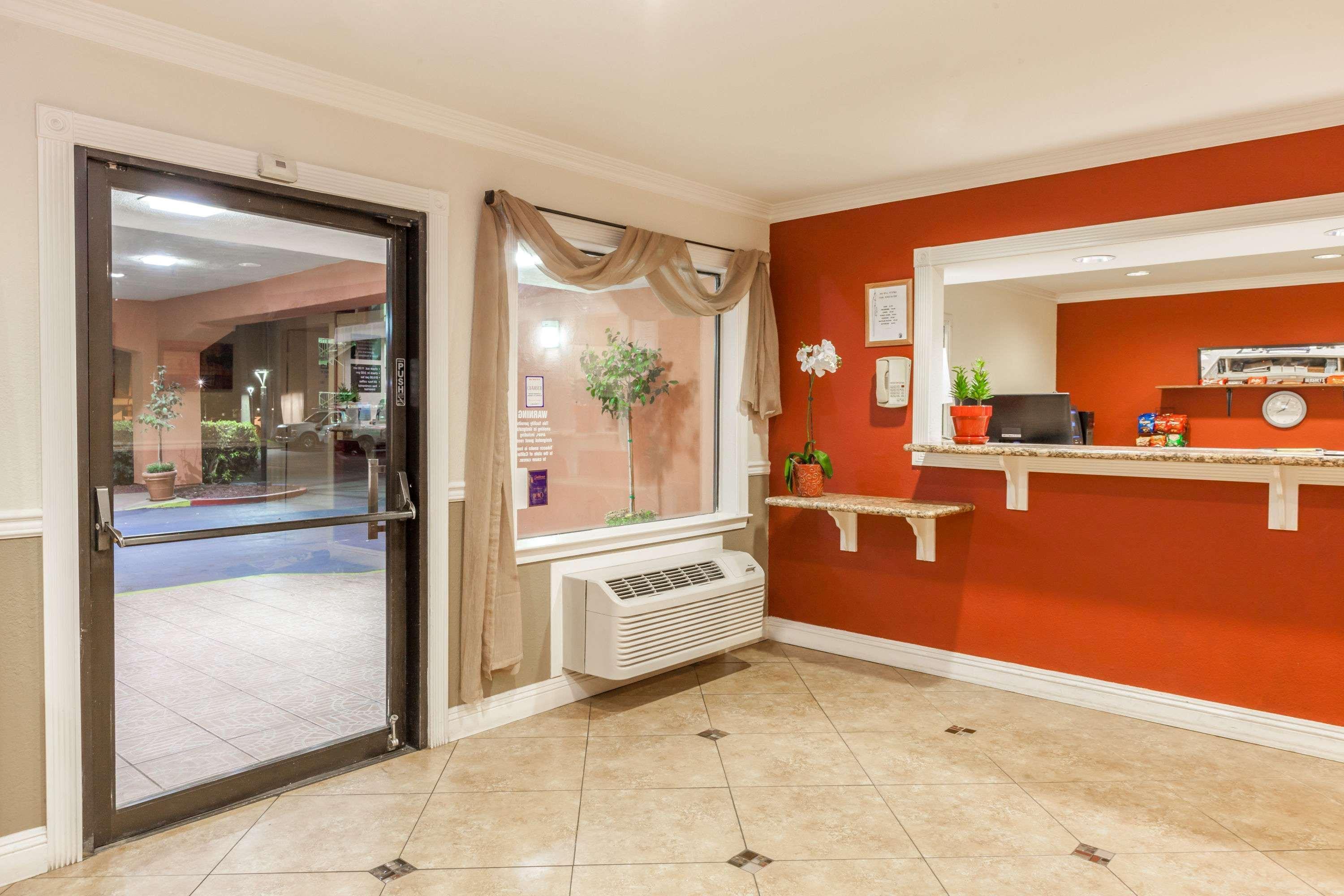 Super 8 By Wyndham Bakersfield/Central מראה חיצוני תמונה
