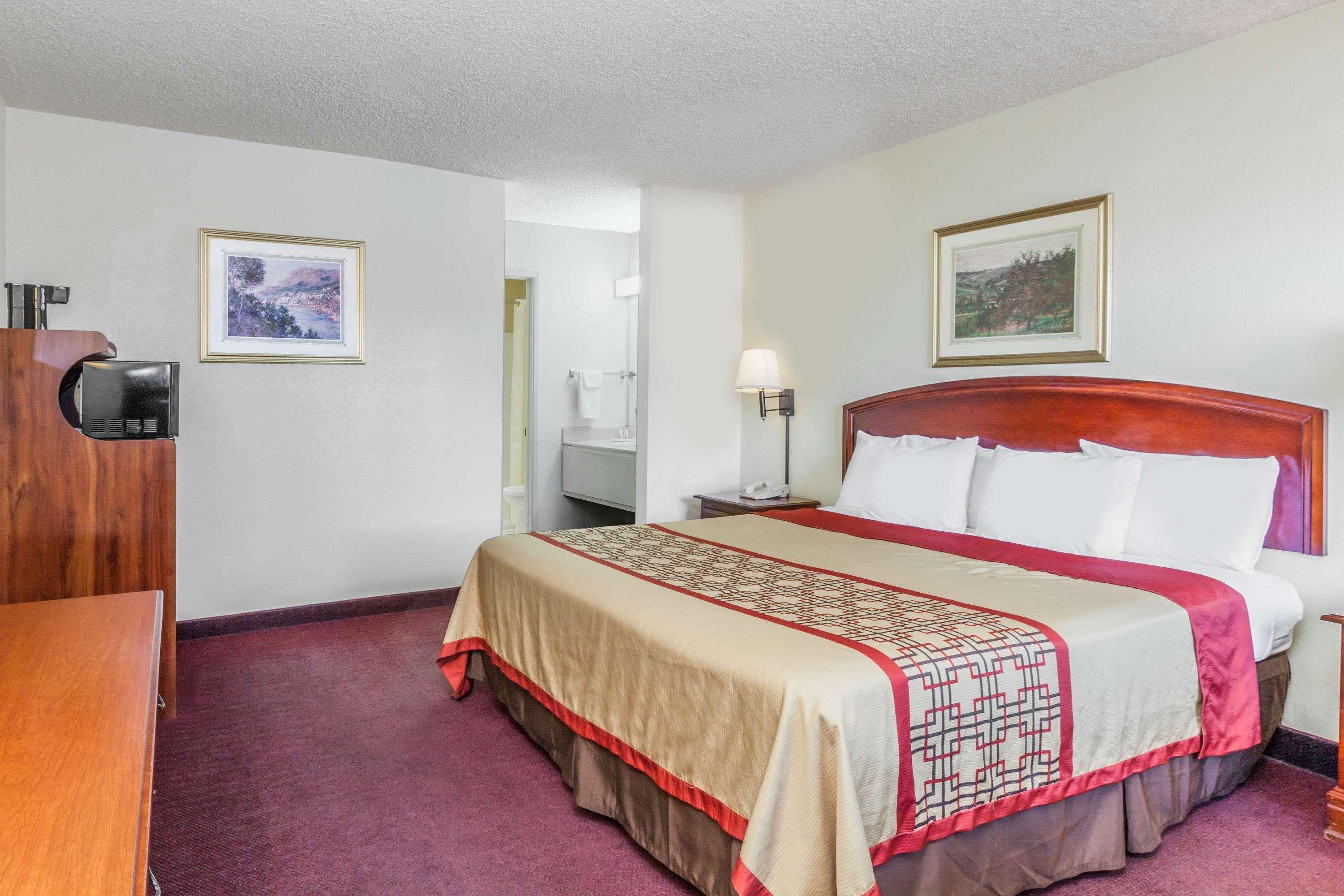 Super 8 By Wyndham Bakersfield/Central מראה חיצוני תמונה
