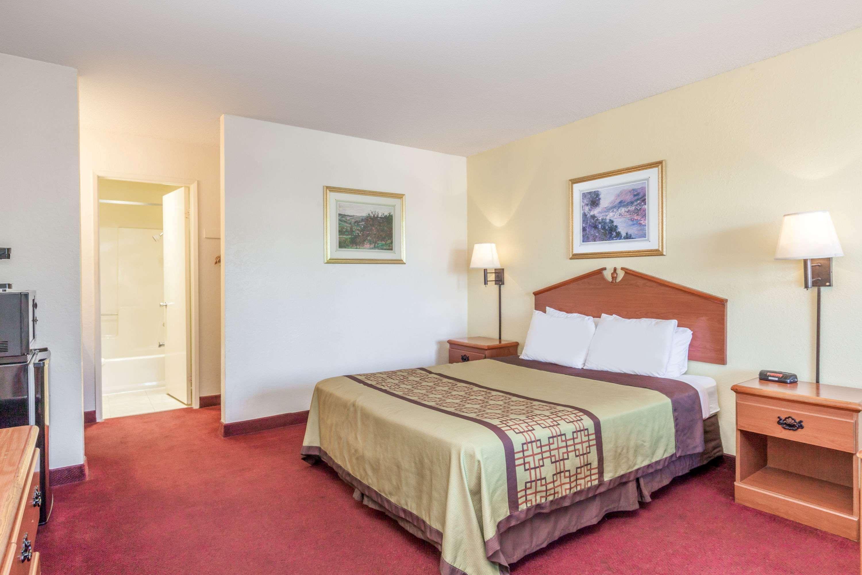 Super 8 By Wyndham Bakersfield/Central מראה חיצוני תמונה